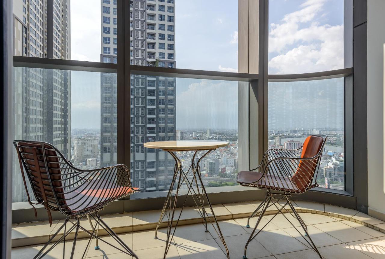 Isabelle Inside Landmark 81 Tower Apartment