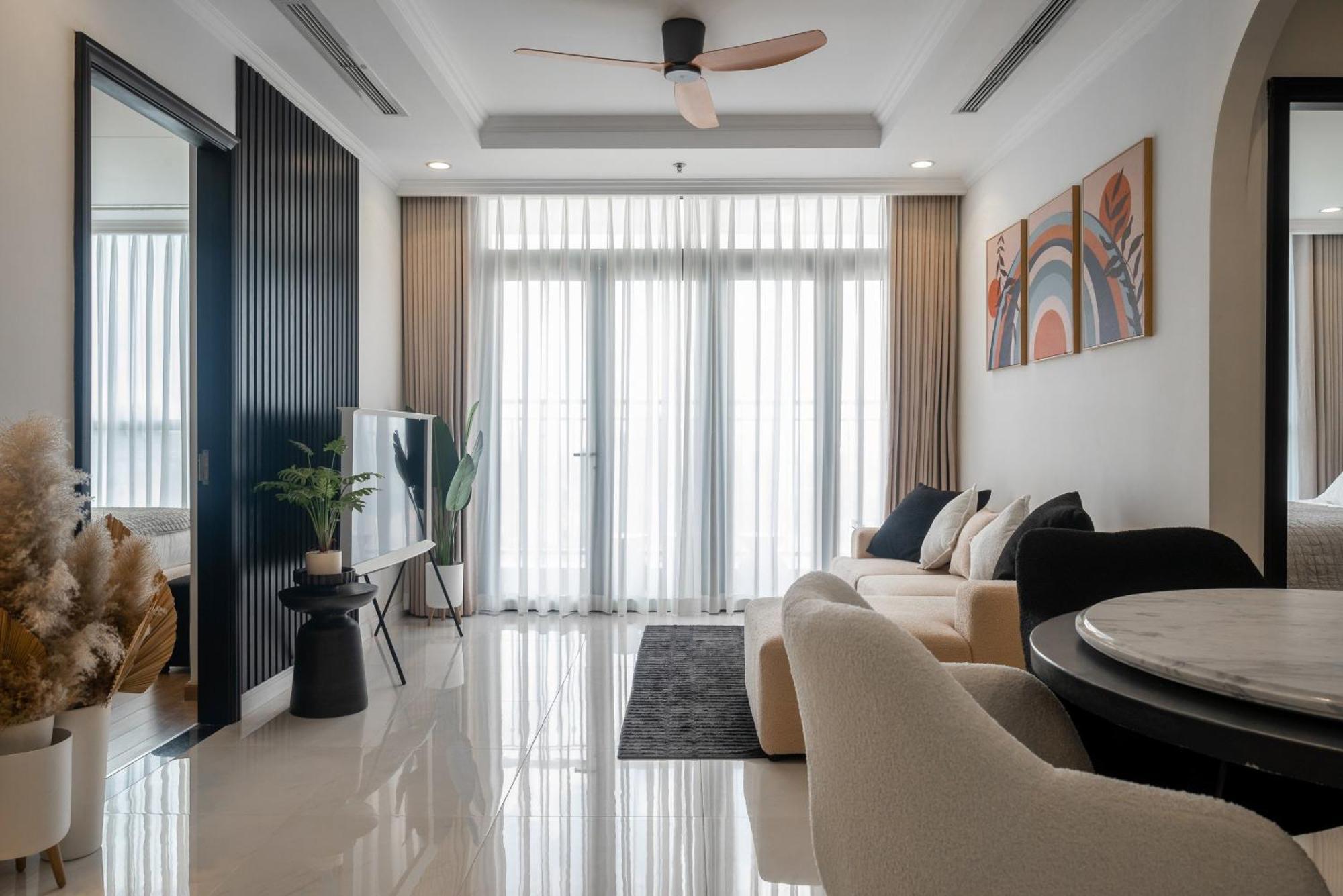 Isabelle Inside Landmark 81 Tower Apartment
