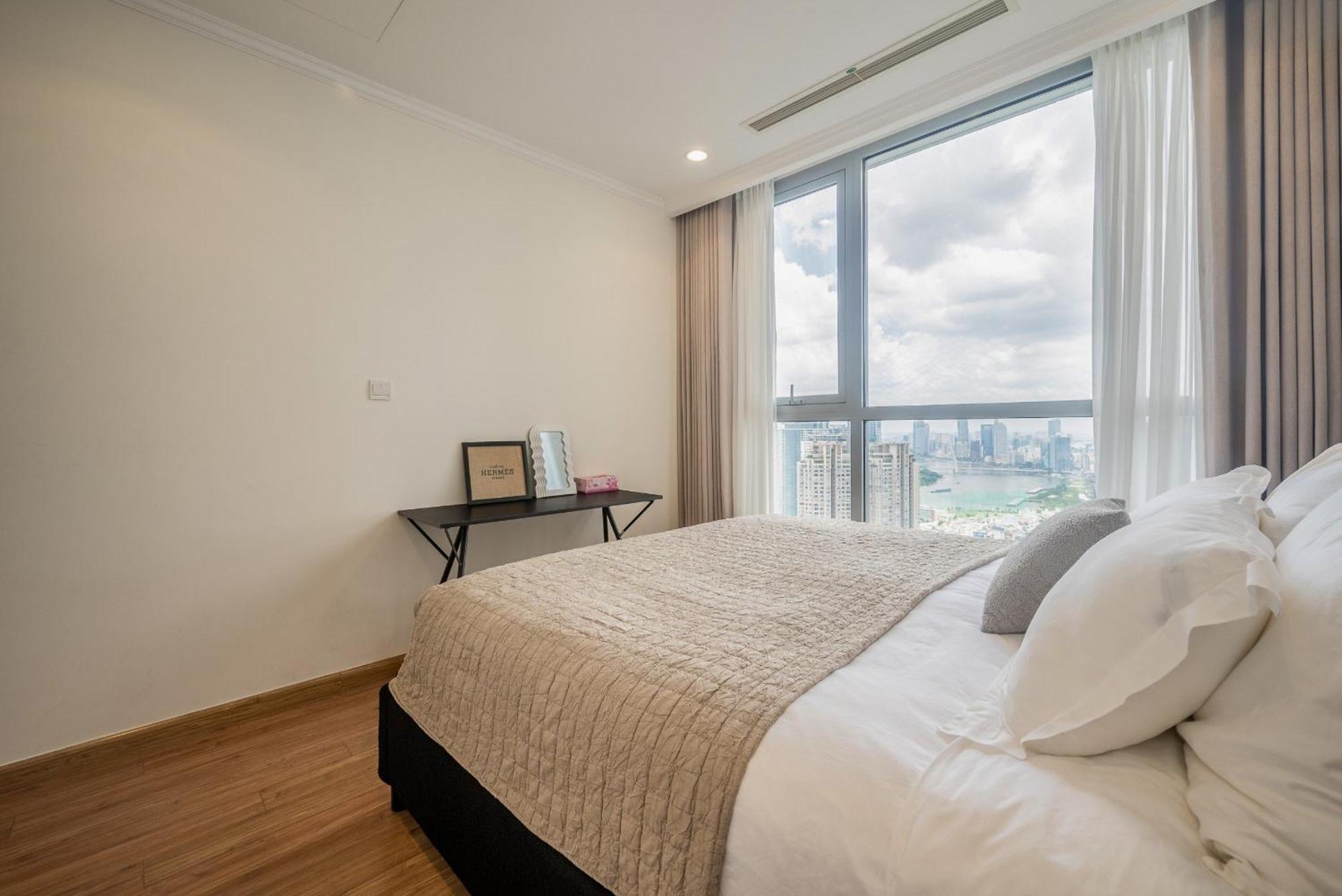 Isabelle Inside Landmark 81 Tower Ho Chi Minh City