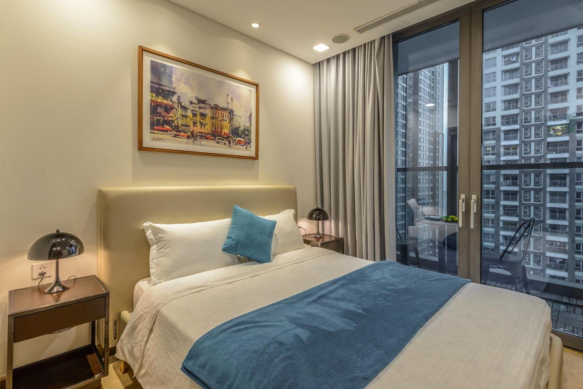 Isabelle Inside Landmark 81 Tower Apartment