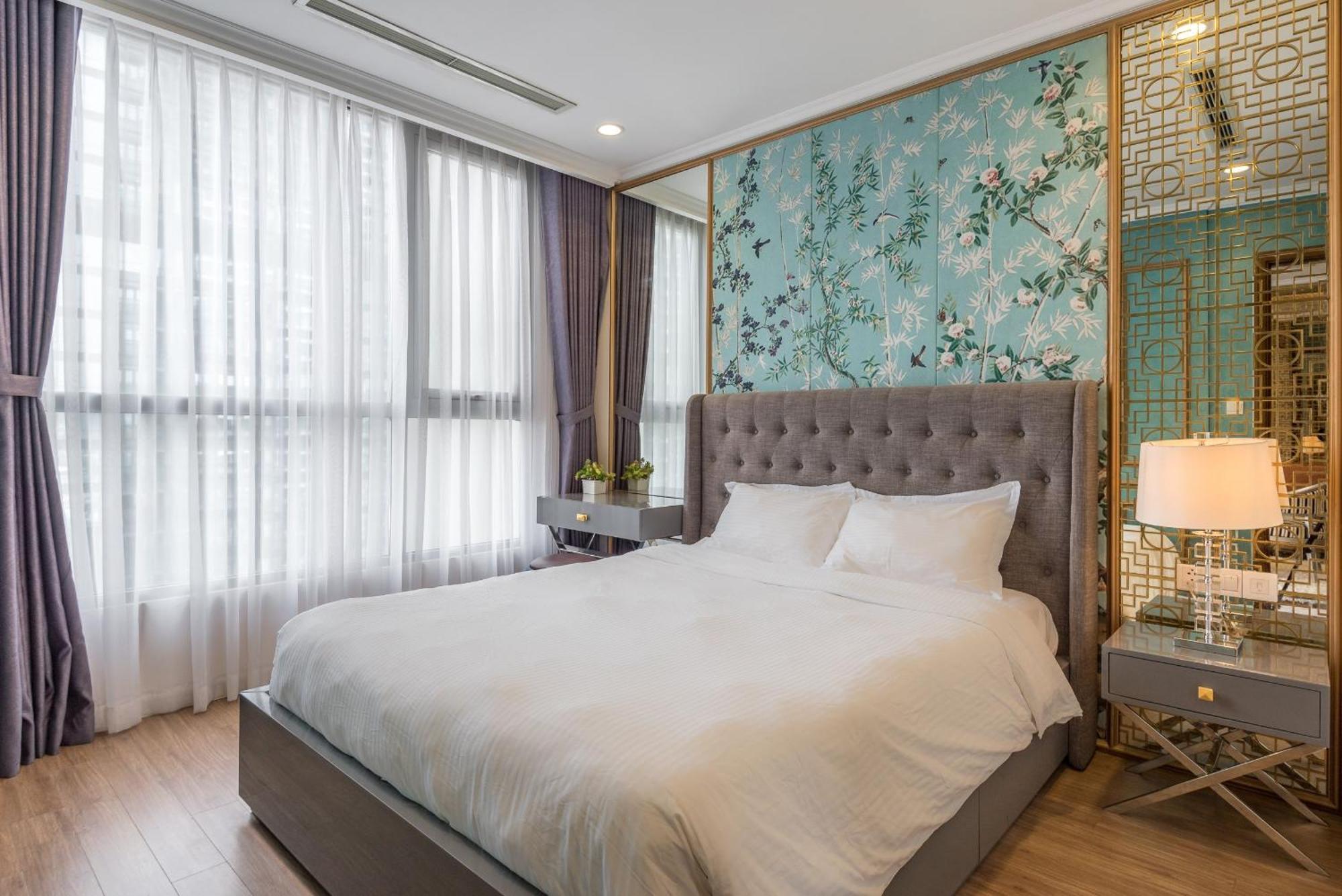 Isabelle Inside Landmark 81 Tower Apartment