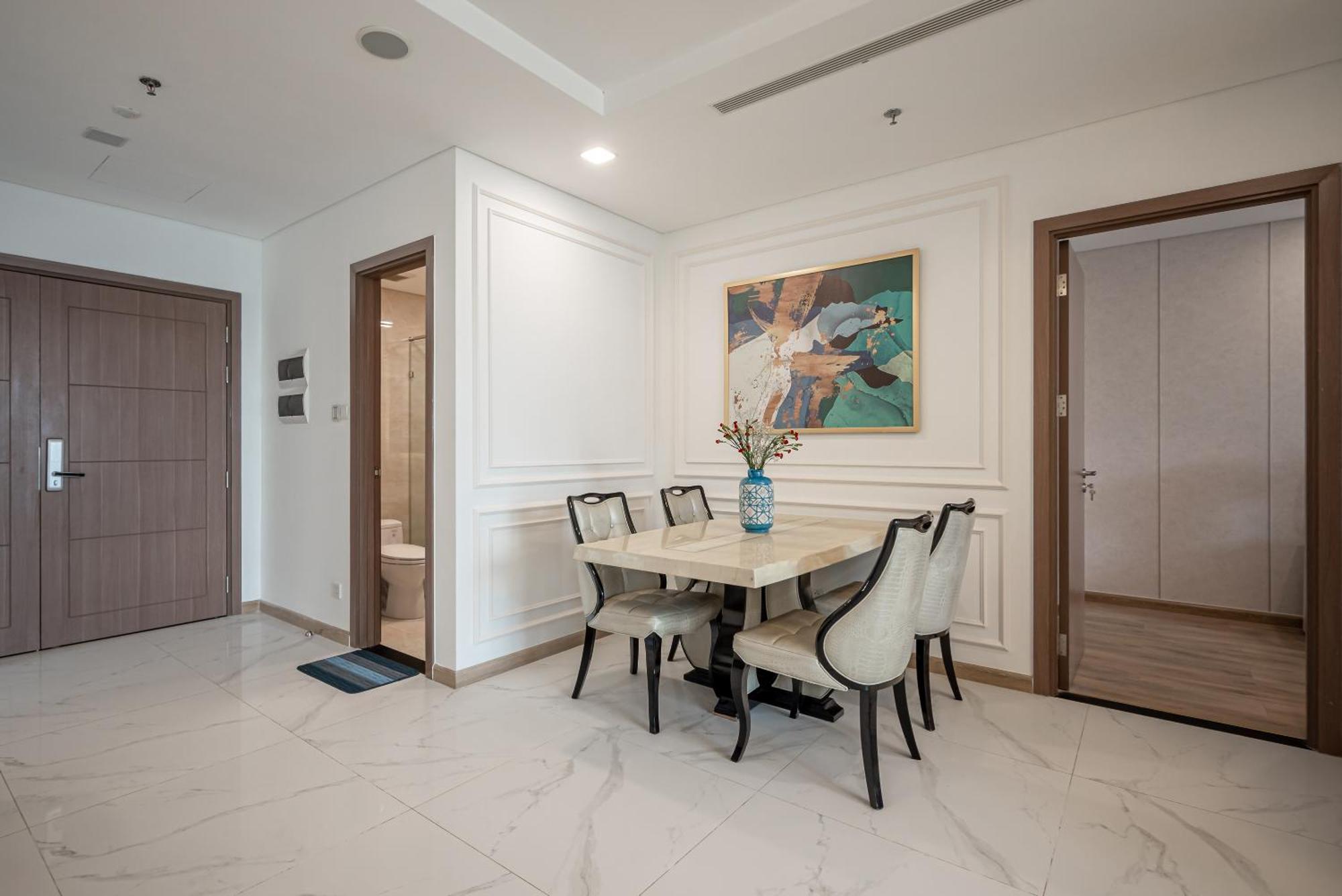 Isabelle Inside Landmark 81 Tower Apartment