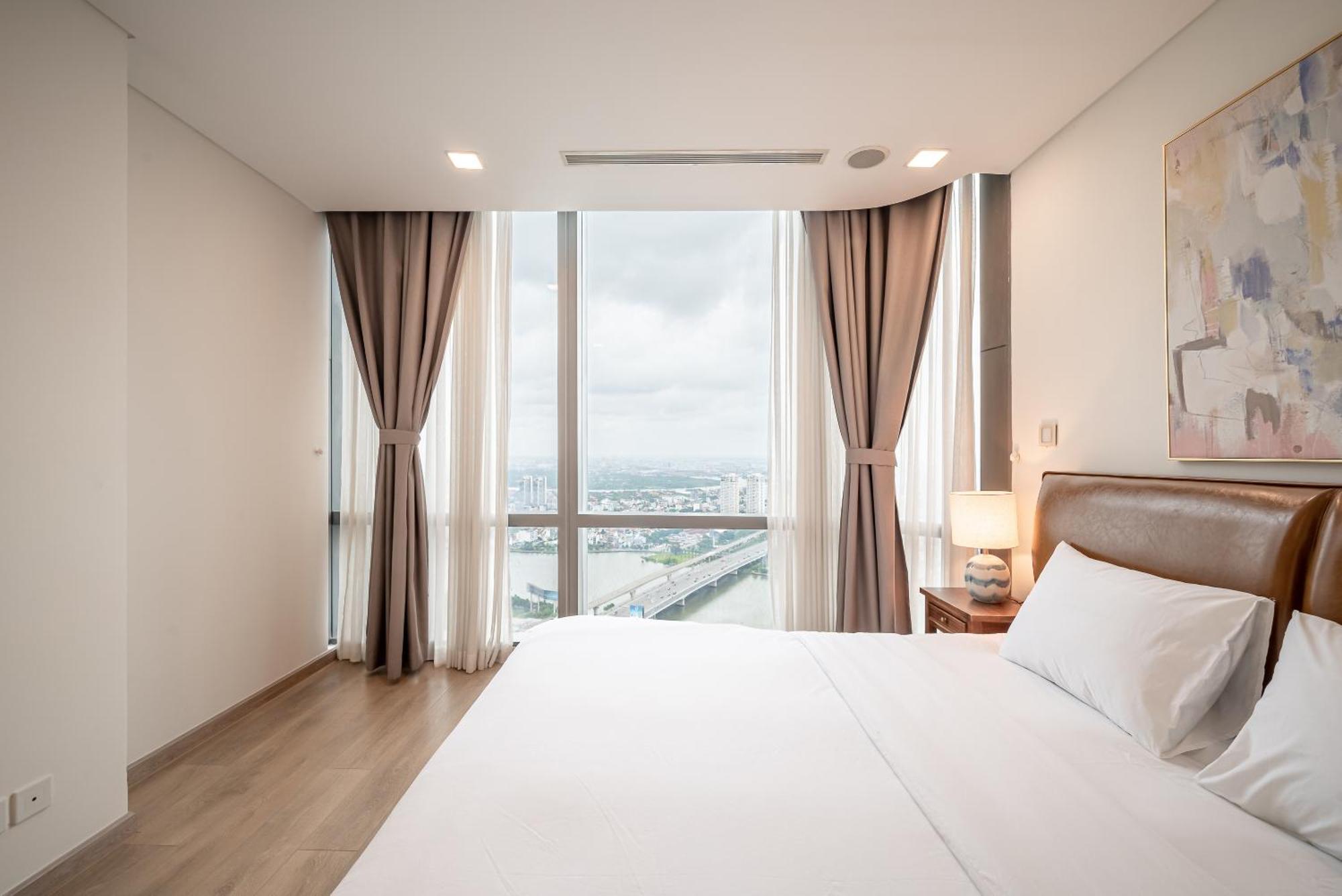 Isabelle Inside Landmark 81 Tower * Ho Chi Minh City