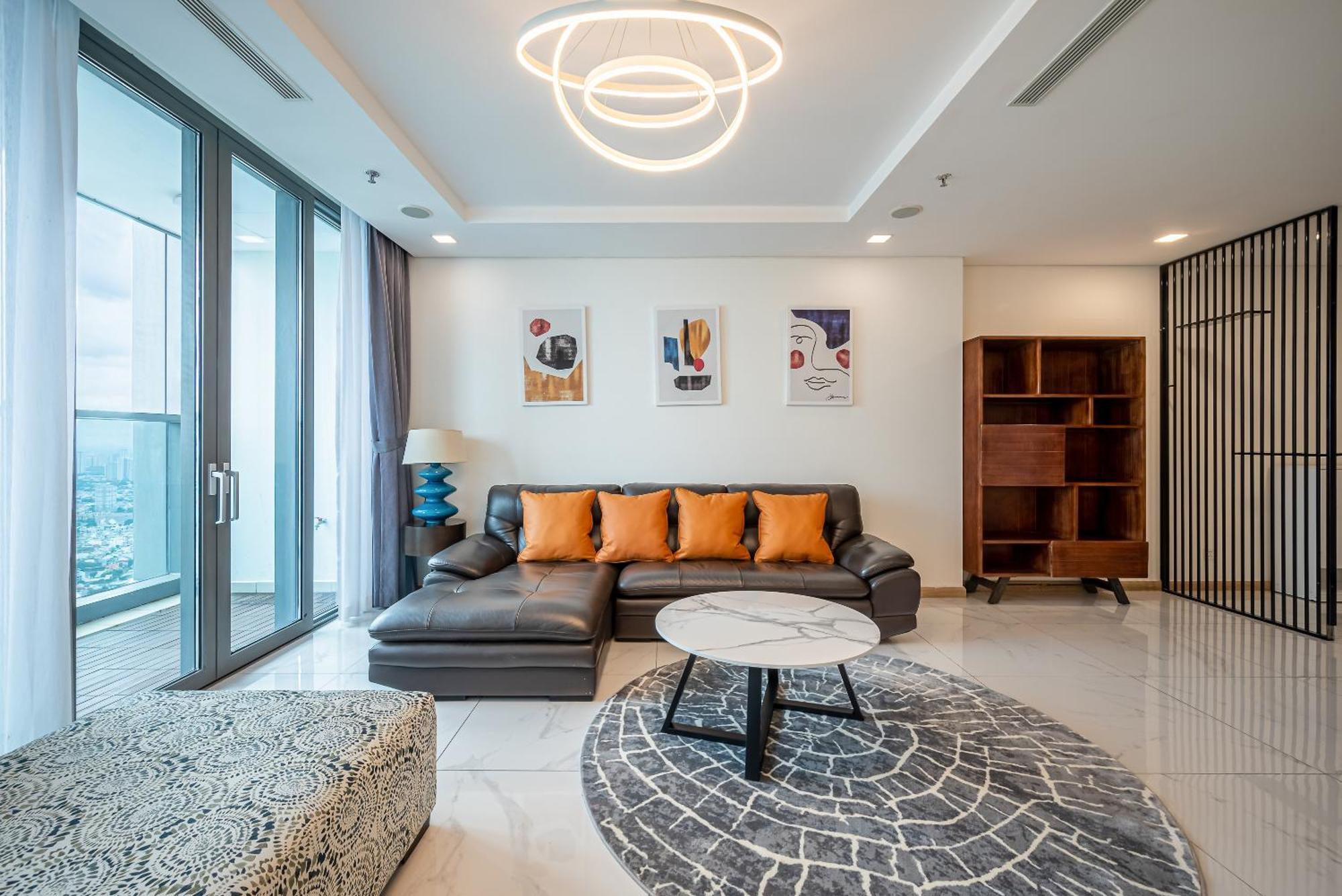 Isabelle Inside Landmark 81 Tower Apartment *