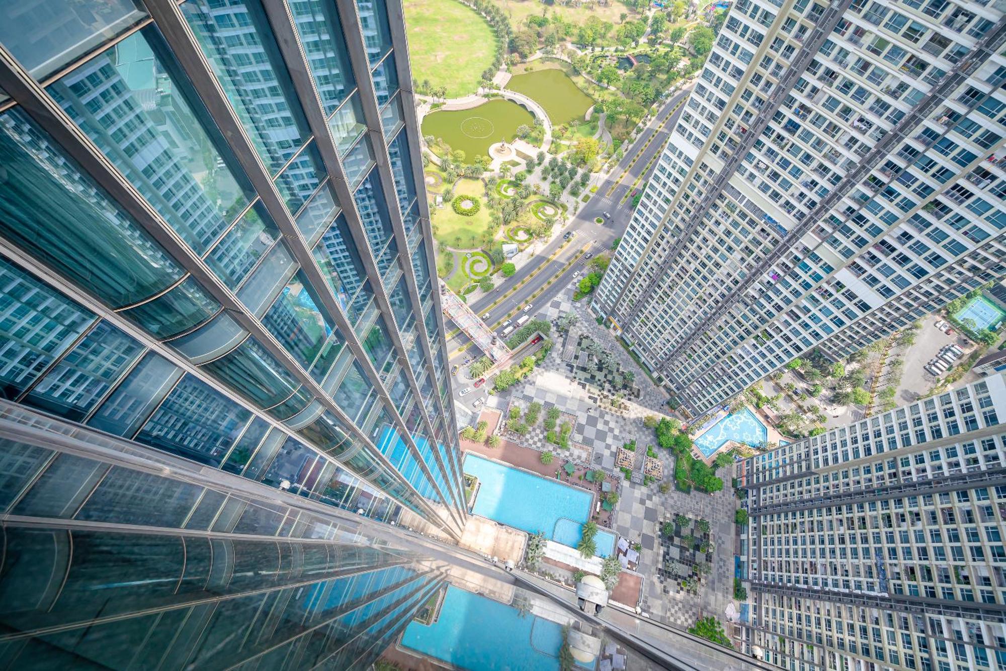 Isabelle Inside Landmark 81 Tower Apartment