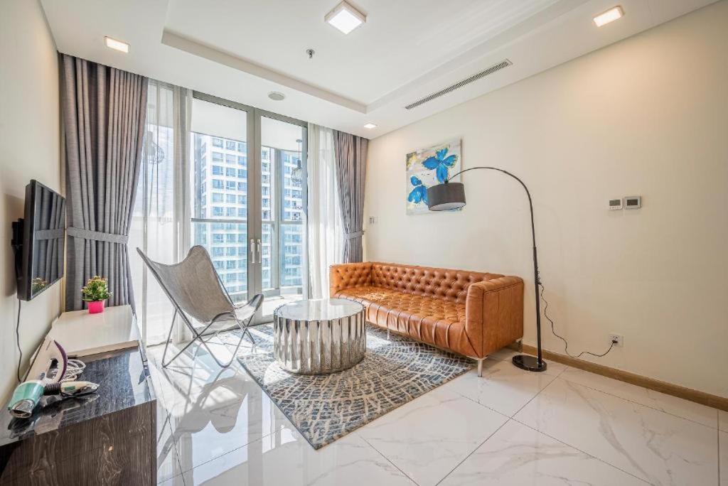 Isabelle Inside Landmark 81 Tower Ho Chi Minh City